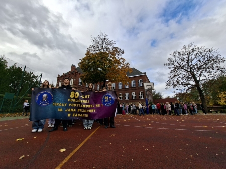 Wspólny Polonez z okazji Jubileuszu Szkoły! 